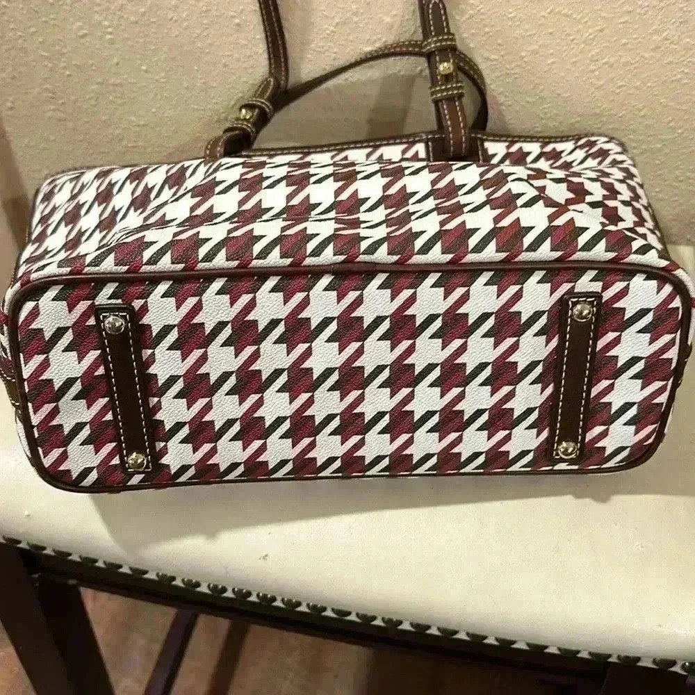 Dooney and Bourke handbag. - Picture 5 of 14